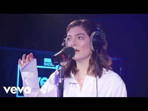 Lorde - In The Air Tonight (Phil Collins cover) in the Live Lounge