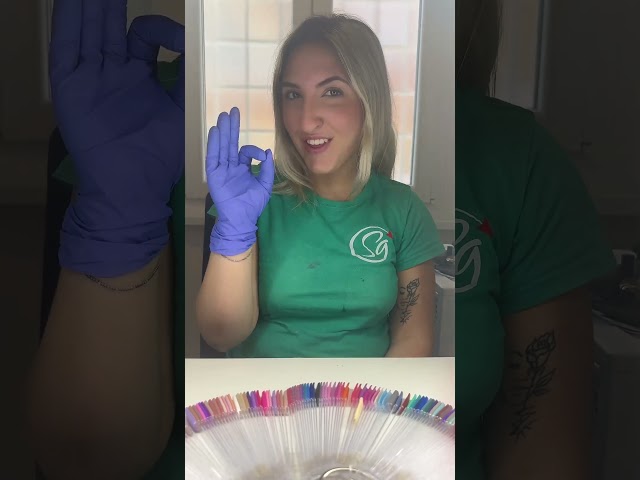 FIGLIACHIARA non sa quale unghie scegliere…. Con la partecipazione di un diavolo per capello !!!! 🍀