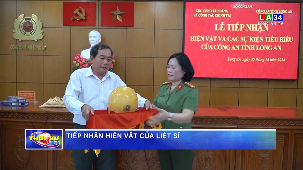 Tiếp nhận hiện vật của Liệt sĩ