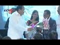 Venkaiah  greets Telugu couple for completing World Marathon