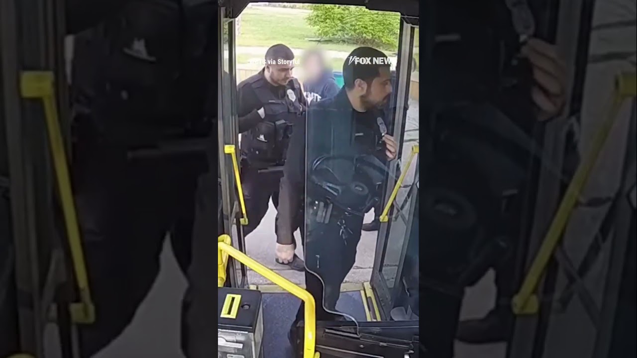 WATCH: Bus driver quickly steps in to help child #shorts #usa #us #news #viral #police #new