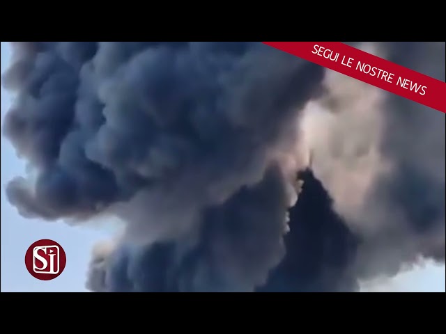 INCENDIO TRA POMPEI E SCAFATI, NUBE DI FUMO IMPRESSIONANTE