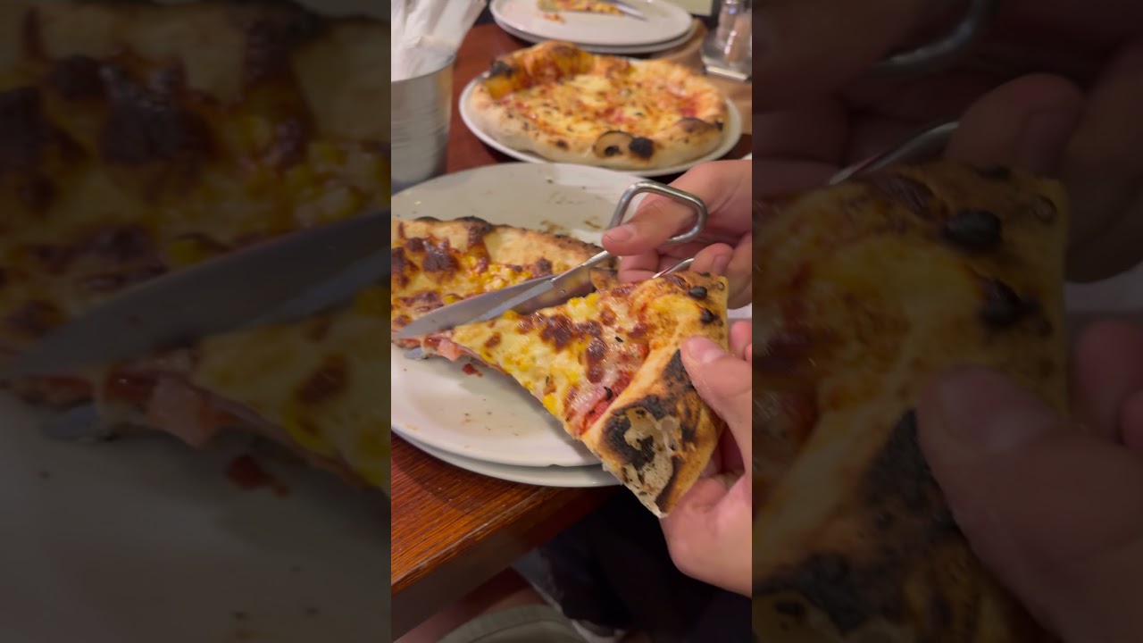 Už jste to viděli? Střihat pizzu nůžkami? Na Slovensku se go tak dělá 🙀