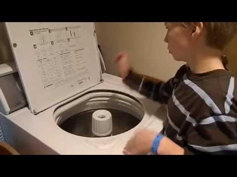 "Whirled Beat" 10-year-old boy drumming washing machine (original version)