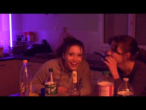 Clip vidéo sur "Avant tu riais" de Nekfeu par Romane, Luce et Elisa du Lycée Guy Chauvet de Loudun.