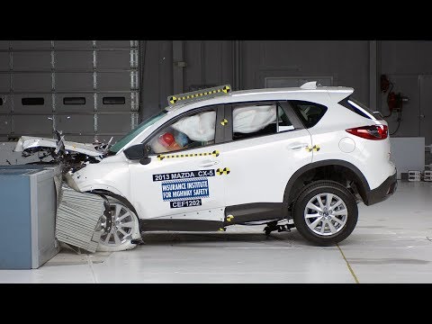 تحطم فيديو اختبار Mazda CX-5 منذ عام 2012