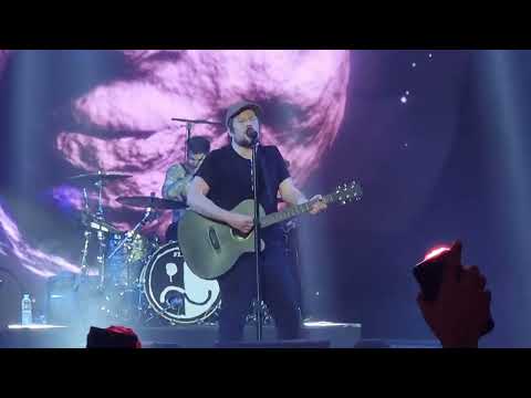 "Fake Out" - Fall Out Boy Live in Manila 2023 [4K] | trina.ph