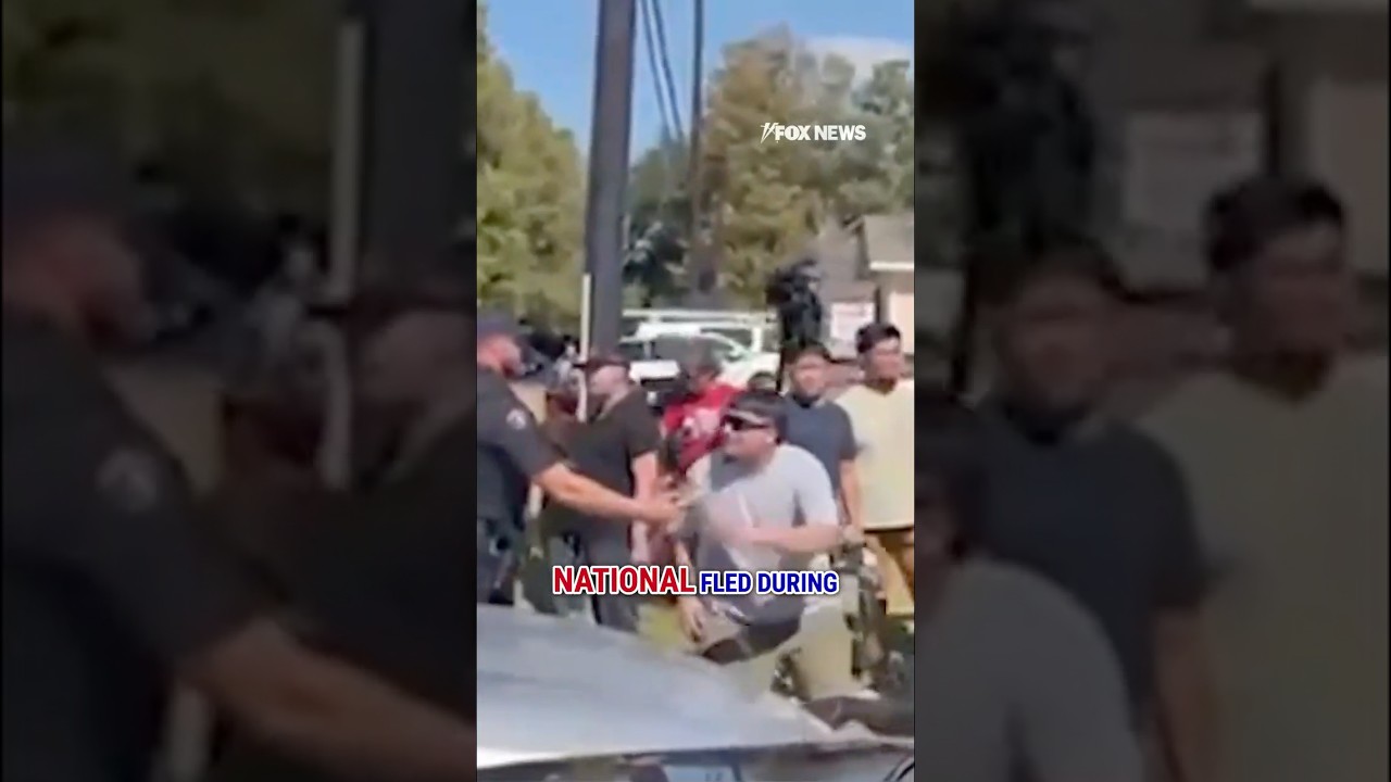 Texas chaos: ICE agents swarmed by protesters during migrant arrest #shorts #ICE #immigration #us