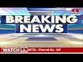 పోలీసులకు చుక్కలు చూపించిన మందుబాబు | Drunken man Hulchal With Traffic police | hmtv  - 00:56 min - News - Video