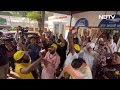Delhi CM Arvind Kejriwal को Interim Bail मिलते ही AAP मुख्यालय में जश्न शुरू | Delhi Liquor Case |SC  - 03:36 min - News - Video