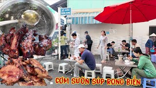Bà chủ quán cơm sườn chơi lớn, nấu cả nồi súp rong biển đải khách đông khủng khiếp