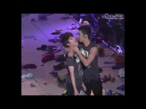 101113 SS3 in Nanjing Kyuhyun & Siwon Love (Wonkyu kissing each other, holding hands)