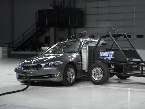 Tes Kecelakaan Video BMW 5 Series F10 Sejak 2009