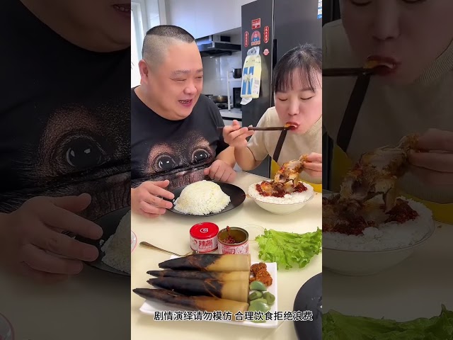 蠢老公選來選去，結果我吃肉，他吃青瓜哭暈了