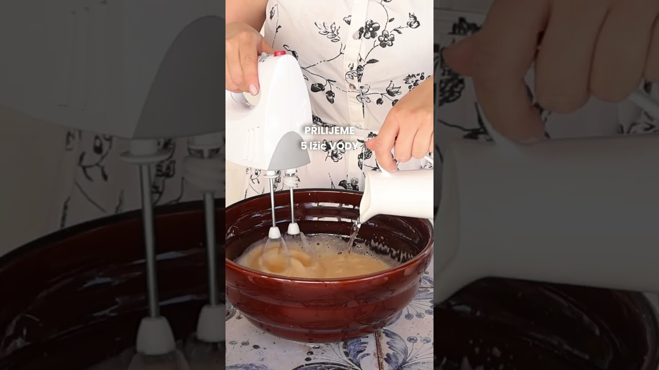 Jablková buchta se skořicí vám připomene, že podzim už je za dveřmi #toprecepty #foodie #recepty