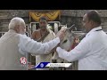 PM Modi Offers Kode Mokku At Sri RajaRajeshwara Swamy Temple | Vemulawada | V6 News  - 03:11 min - News - Video
