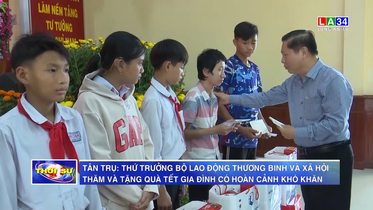 Tân Trụ: Thứ trưởng Bộ LĐTBXH thăm và tặng quà Tết gia đình có hoàn cảnh khó khăn