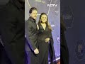 Kuch Kuch Hota Hai मोमेंट : जब Rani और Shah Rukh रेड कार्पेट पर गले मिले  - 00:50 min - News - Video