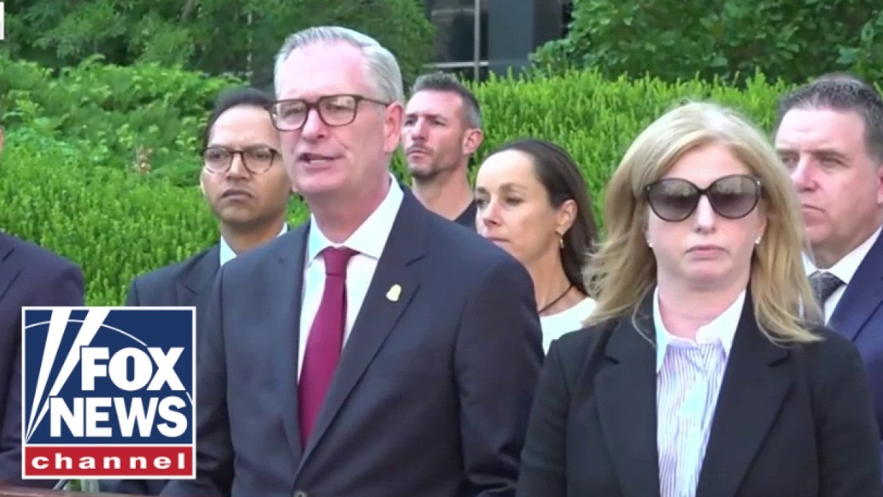 FBI speaks on anti-ICE suspect targeting federal building