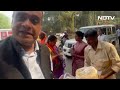Durga में PM Modi की Rally के बाद खाने-पीने के Stall पर लगी भीड़  - 01:14 min - News - Video