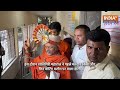 Shantigiri Maharaj ने पहले किया Voting और फिर Voting Machine पर डाली माला | Lok Sabha Election 2024  - 02:26 min - News - Video