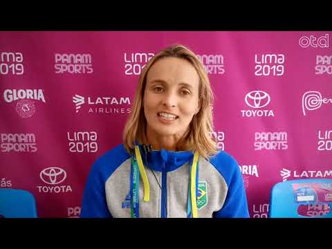 Lena Ribeiro, campeã do Stand Up Paddle Race em Lima 2019