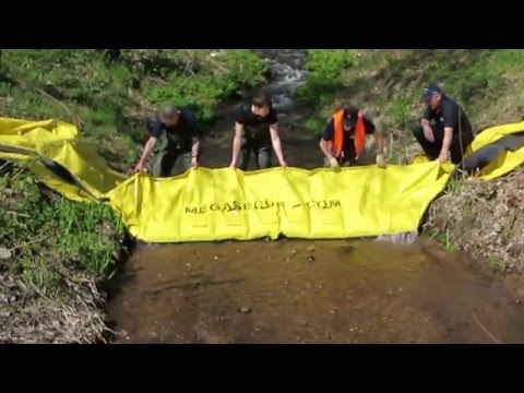 Water-Gate Wassersperre als Staustelle für TragKraftSpritze