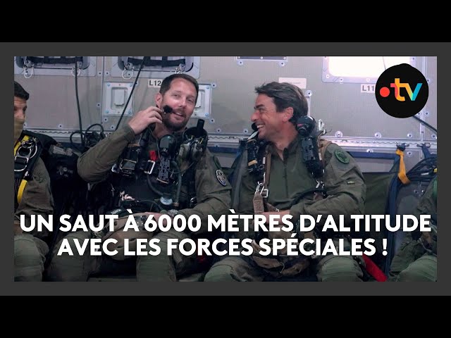 Thomas Pesquet et Julian Bugier sautent en parachute à 6000 mètres d'altitude !