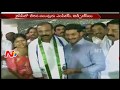 Jagan welcomes Shilpa Mohan Reddy in to YSRCP