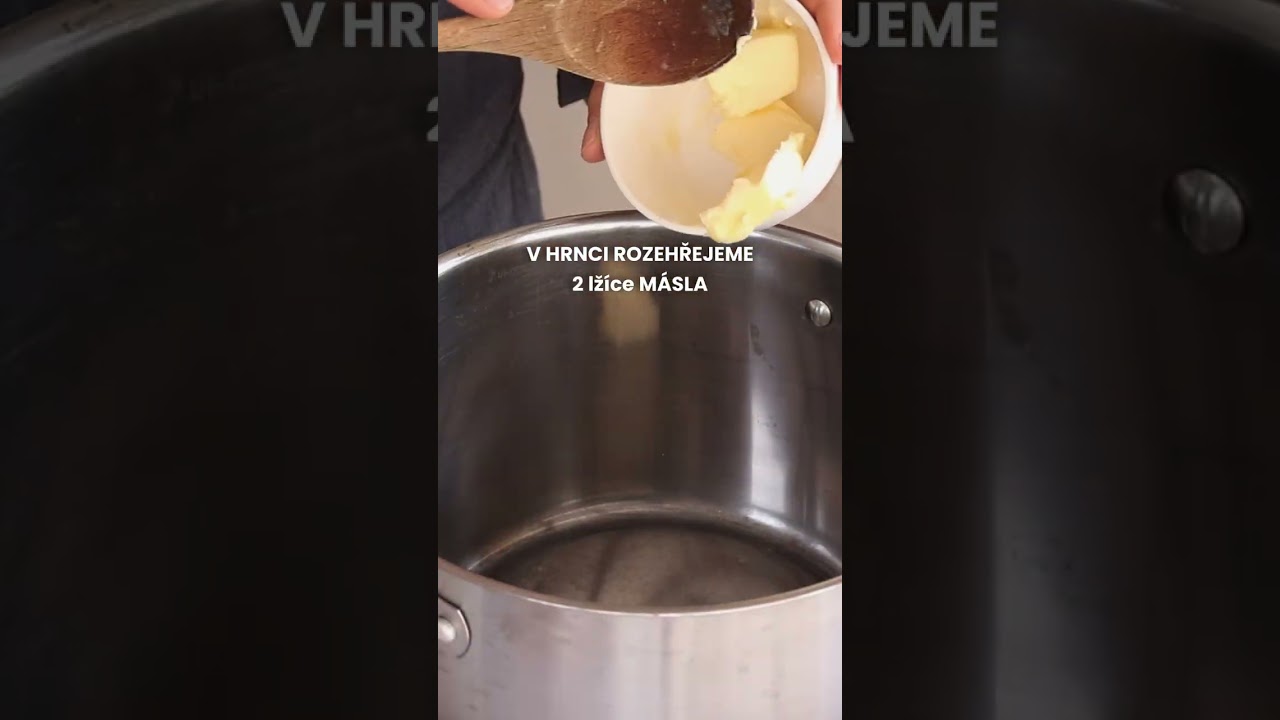 Houbová polévka na másle se zeleninou vás příjemně zahřeje i zasytí #toprecepty #foodie #recepty