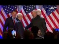 White House की खिड़की से गिरा रहस्यमय काला बैग! Trump ने छुपाया कोई बड़ा राज?  - 02:18 min - News - Video