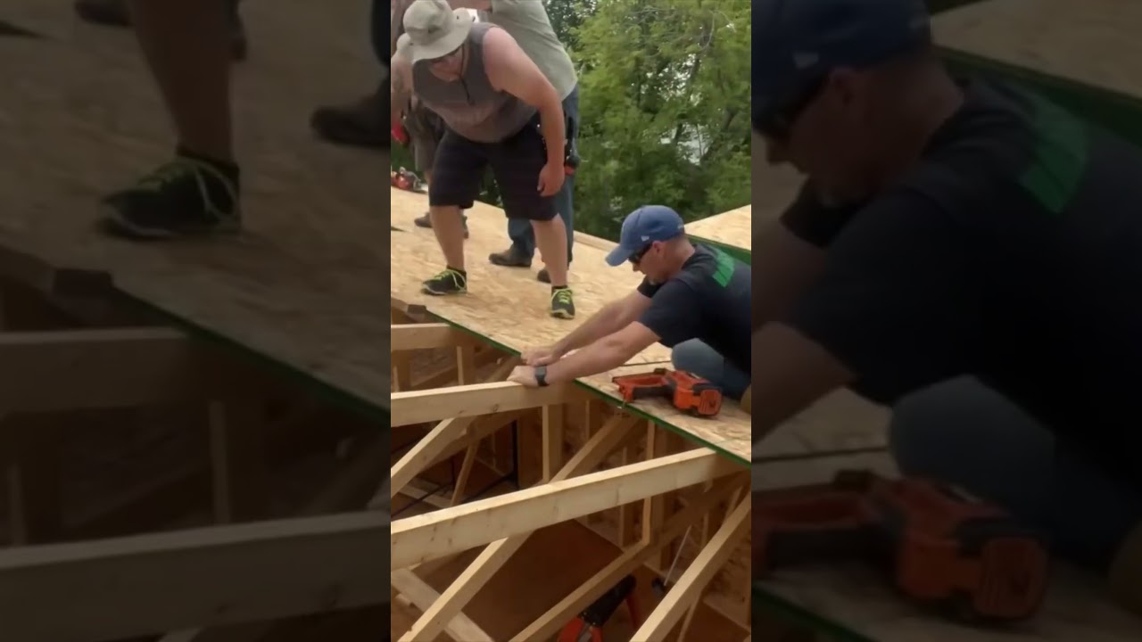 Sheeting the roof trusses #shorts