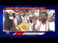 Congress MP Candidate Neelam Madhu Election Campaign With Morning Walkers | Medak | V6 News