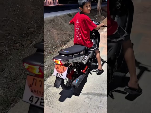 ￼ รถมอเตอร์ไซต์ควันไหลอีกแล้ว ￼
