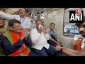 Maharashtra:  Piyush Goyal ने Mumbai Local Train में की यात्रा, यात्रिओं का जाना हाल | Aaj Tak  - 02:37 min - News - Video