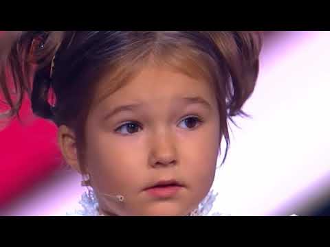 Niña canta*supe que me amabas*.la que habla siete idiomas de 5 años de rusia.