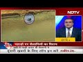 Himachal में Traffic Jam से बचने के लिए पर्यटक ने Mahindra Thar SUV को नदी में उतारा  - 00:27 min - News - Video