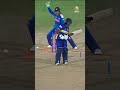Deepti Sharma cleans up Sri Lankan skipper Chamari Athapaththu 💥