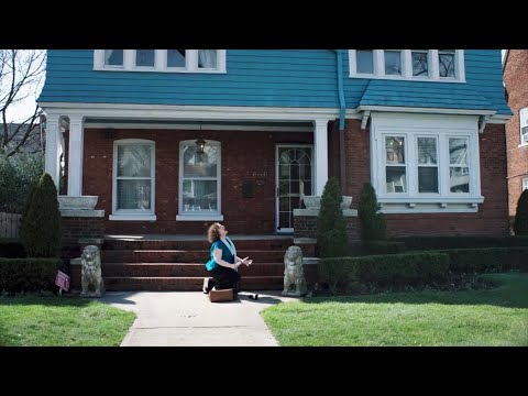 Organic Valley's Real Morning Report offers a humorous take on how real working women begin their day. Organic Valley's Real Morning Report offers a humorous take on how real working women begin their day.