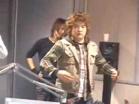 Super junior lip syncing to Blackbeat