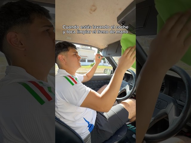 Cuando estás lavando el coche y toca limpiar el freno de mano