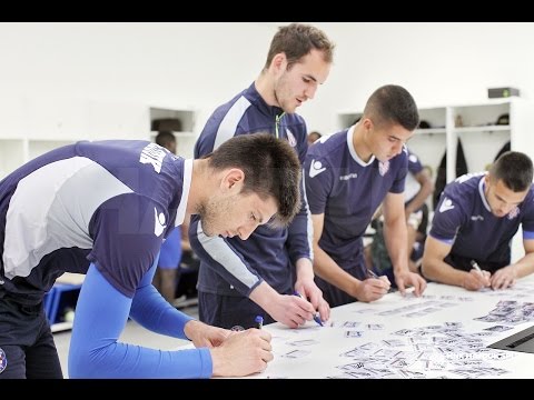 Igrači Hajduka potpisali prve "pretplate" za akciju ''Ako si tužan...''