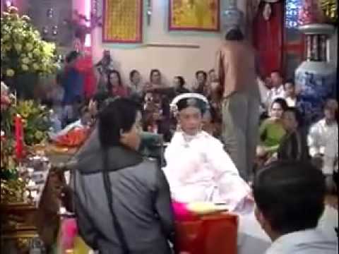 Hoài linh hầu đồng mừng diễn viên Thiên Bảo trình đồng Tứ Phủ