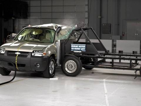 test de video accident Ford Escape 2000 - 2007