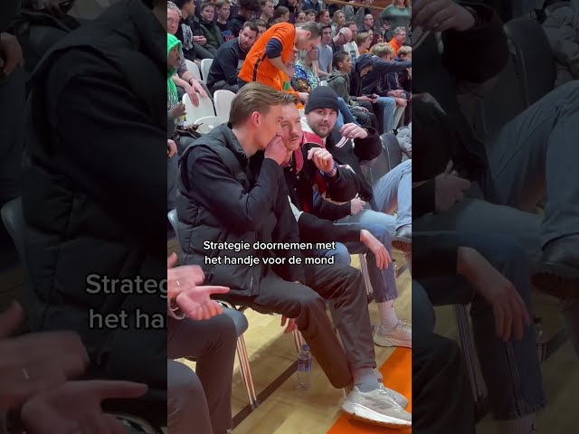 Altijd naar boven op dat scherm kijken 😂😭🏀 #pietervalley