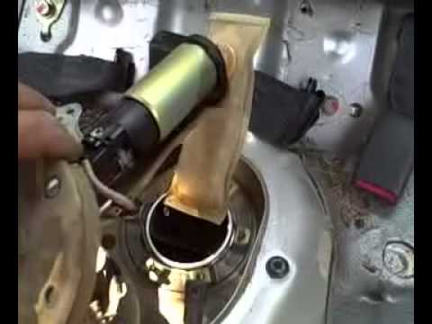 How to remove fuel pump 2002 honda civic #4