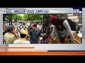 Akhilesh Yadav Jumps Barricade As INDIA Bloc March Halted By Delhi Police | Voter Fraud Claim  - 03:14 min - News - Video