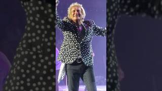 Rod Stewart dancing to “Having a Party” - Mohegan Sun 9/7/2024 #rodstewart #classicrock #legend