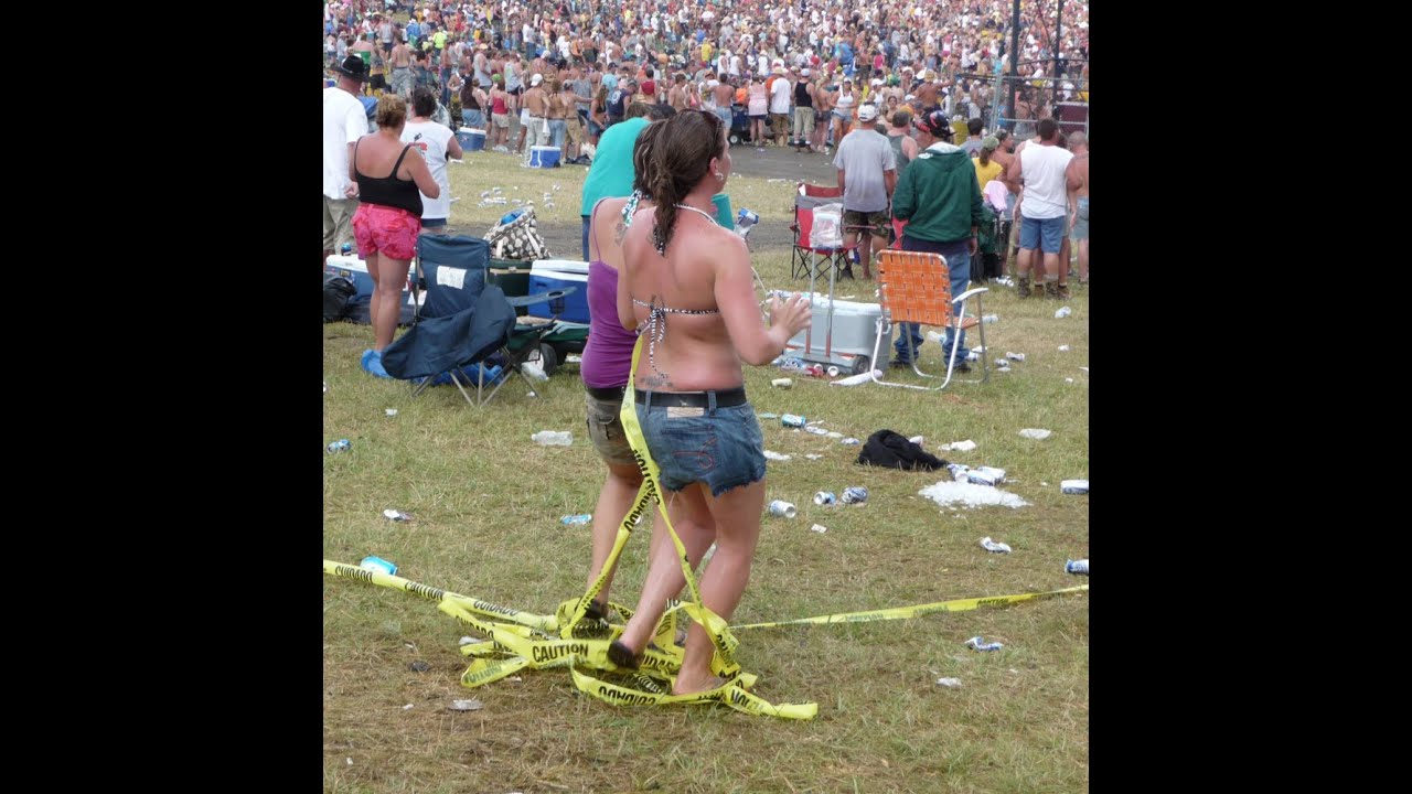 Funny Dancing Girls At Jamboree In The Hills Country Music Festival