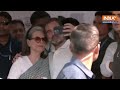 6th Phase Voting | Rahul Gandhi का फिर दिखा Cool अंदाज, मां Sonia Gandhi संग लेते दिखे Selfie  - 00:30 min - News - Video
